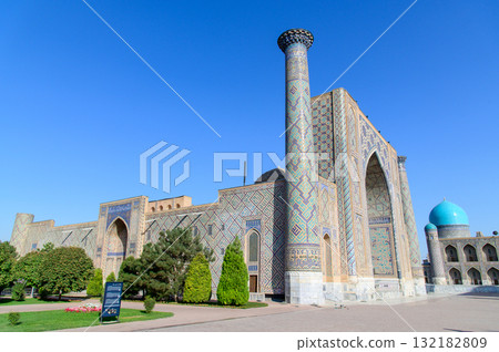 烏茲別克撒馬爾罕雷吉斯坦廣場的美景 烏茲別克撒馬爾罕雷吉斯坦廣場的美景 132182809