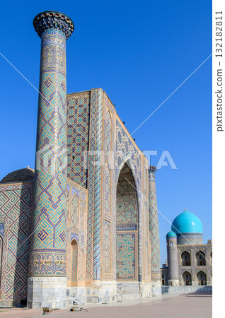 烏茲別克撒馬爾罕雷吉斯坦廣場的美景 132182811