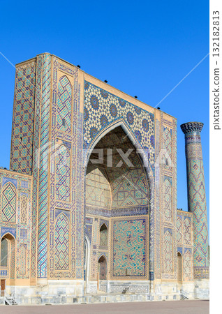 烏茲別克撒馬爾罕雷吉斯坦廣場的美景 烏茲別克撒馬爾罕雷吉斯坦廣場的美景 132182813