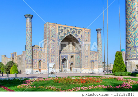 烏茲別克撒馬爾罕雷吉斯坦廣場的美景 132182815