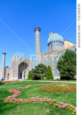 烏茲別克撒馬爾罕雷吉斯坦廣場的美景 烏茲別克撒馬爾罕雷吉斯坦廣場的美景 132182830