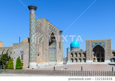 烏茲別克撒馬爾罕雷吉斯坦廣場的美景 132182838