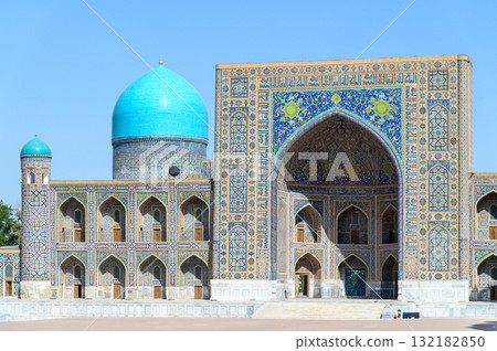 烏茲別克撒馬爾罕雷吉斯坦廣場的美景 烏茲別克撒馬爾罕雷吉斯坦廣場的美景 132182850