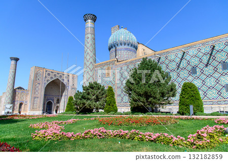 烏茲別克撒馬爾罕雷吉斯坦廣場的美景 烏茲別克撒馬爾罕雷吉斯坦廣場的美景 132182859