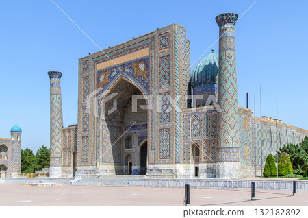 烏茲別克撒馬爾罕雷吉斯坦廣場的美景 132182892