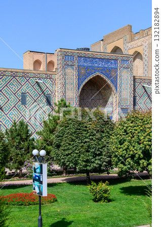 烏茲別克撒馬爾罕雷吉斯坦廣場的美景 烏茲別克撒馬爾罕雷吉斯坦廣場的美景 132182894