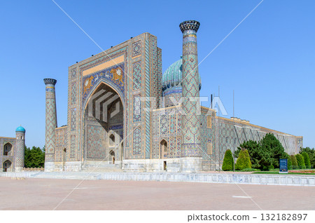 烏茲別克撒馬爾罕雷吉斯坦廣場的美景 132182897