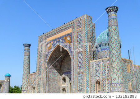 烏茲別克撒馬爾罕雷吉斯坦廣場的美景 烏茲別克撒馬爾罕雷吉斯坦廣場的美景 132182898