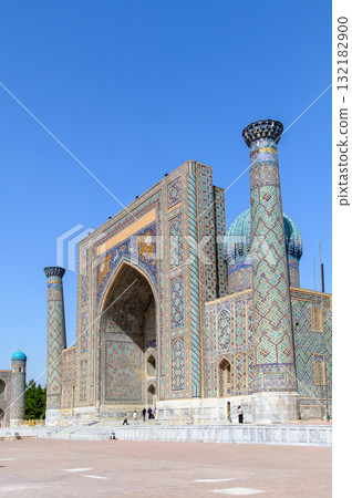 烏茲別克撒馬爾罕雷吉斯坦廣場的美景 132182900