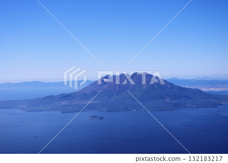 從飛機內部看到的櫻島 從飛機內部看到的櫻島 132183217