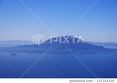 從飛機內部看到的櫻島 132183220