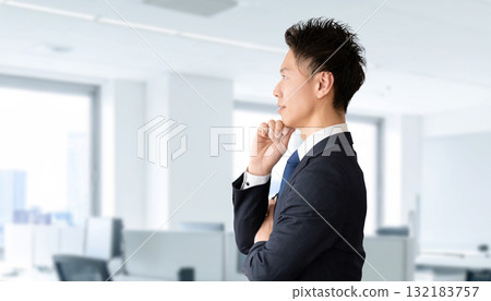 男性商人的思考 132183757