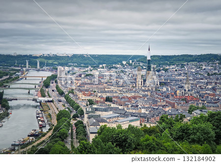 Panoramic view of the Rouen city in France, with the winding Seine river and numerous bridges. Elevated cityscape view from Sainte-Catherine hill with the towering cathedral Notre-Dame de l'Assomption 132184902