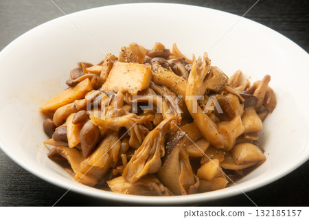 Stir-fried mushrooms with butter and soy sauce Stir-fried mushrooms with butter and soy sauce 132185157