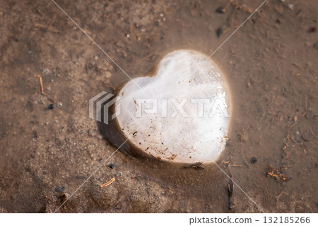 Heart in mud. Concept of broken heart, break up, parting Heart in mud. Concept of broken heart, break up, parting 132185266