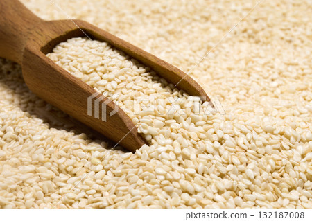 Sesame seeds with wooden scoop 132187008