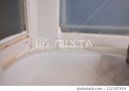 The process of applying sealant during a bathroom renovation involves multiple technical steps 132187454