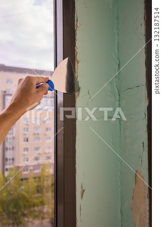 Removing Peeling Paint from a Wall A Complete Guide for Homeowners and DIY Enthusiasts 132187514