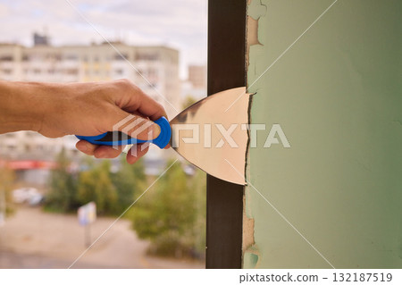 Removing Peeling Paint from a Wall A Complete Guide for Homeowners and DIY Enthusiasts 132187519