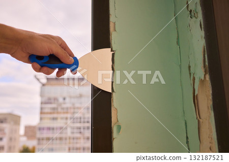 Removing Peeling Paint from a Wall A Complete Guide for Homeowners and DIY Enthusiasts 132187521