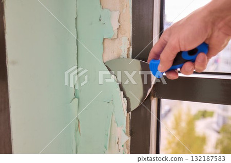 Removing Peeling Paint from a Wall A Complete Guide for Homeowners and DIY Enthusiasts Removing Peeling Paint from a Wall A Complete Guide for Homeowners and DIY Enthusiasts 132187583