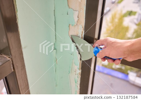 Removing Peeling Paint from a Wall A Complete Guide for Homeowners and DIY Enthusiasts 132187584