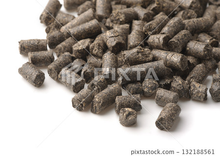 Sunflower press cake pellets 132188561