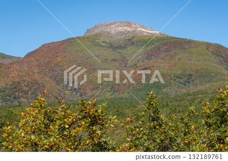 Autumn leaves of Mt. Chausu seen from the hiking trail Autumn leaves of Mt. Chausu seen from the hiking trail 132189761
