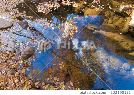 Autumn leaves in Kankakuji Valley (Bungo Ono City, Oita Prefecture) Autumn leaves in Kankakuji Valley (Bungo Ono City, Oita Prefecture) 132190121