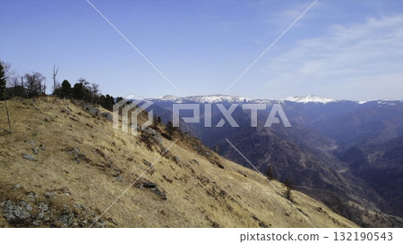 Panoramic view of mountain range with snow capped peaks. Media 132190543