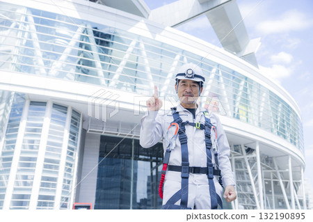 Worker wearing a full harness 132190895