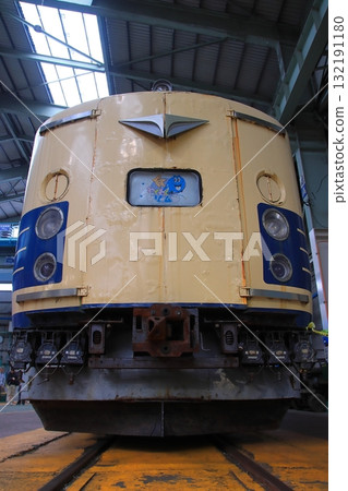 一列583系列車靜靜地停在秋田綜合車輛中心的車庫(@Public Event)_照片拍攝於2025年10月18日 一列583系列車靜靜地停在秋田綜合車輛中心的車庫(@Public Event)_照片拍攝於2025年10月18日 132191180