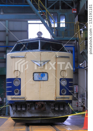 A 583 series train quietly standing in the garage of the Akita General Rolling Stock Center (@Public Event)_Photo taken on October 18, 2025 A 583 series train quietly standing in the garage of the Akita General Rolling Stock Center (@Public Event)_Photo taken on October 18, 2025 132191181