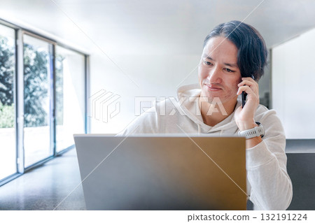 一個人打電話 一個人打電話 132191224