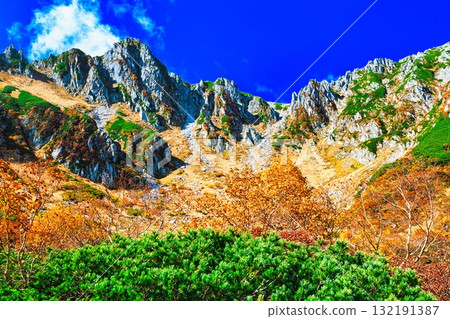 Autumn leaves in Senjojiki Cirque and Mount Hoken in the Central Alps 132191387