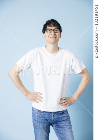 A man wearing a T-shirt 132191451