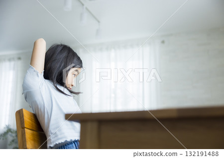 正在學習的小學生 132191488