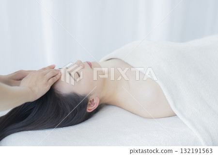 年輕女性、美容院、美容、 年輕女性、美容院、美容、 132191563