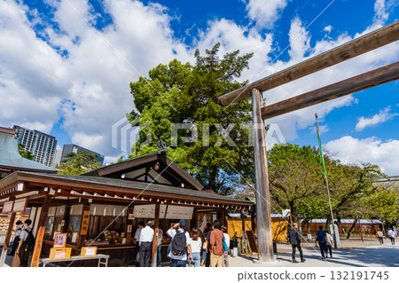Yasukuni Shrine, shrine, fortune-telling, third torii gate, worshippers 132191745