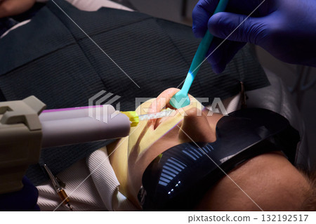 Modern Dental Treatment Utilizing Advanced Techniques in the Clinic for Optimal Care 132192517
