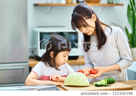 Parents who cook in the kitchen Parents who cook in the kitchen 132192590