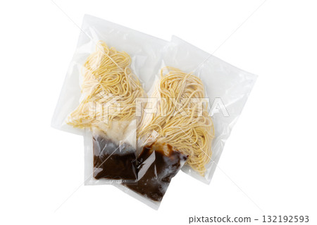 透明背景上袋子裡的一組拉麵和湯(png) 透明背景上袋子裡的一組拉麵和湯(png) 132192593