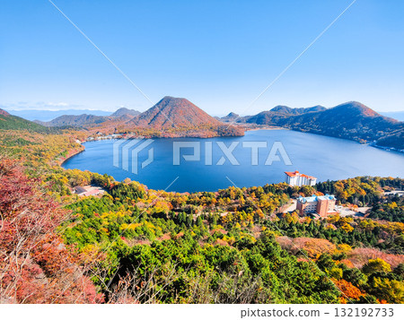 榛名山(秋季):從歌舞伎山和鈴岩眺望的景色 榛名山(秋季):從歌舞伎山和鈴岩眺望的景色 132192733