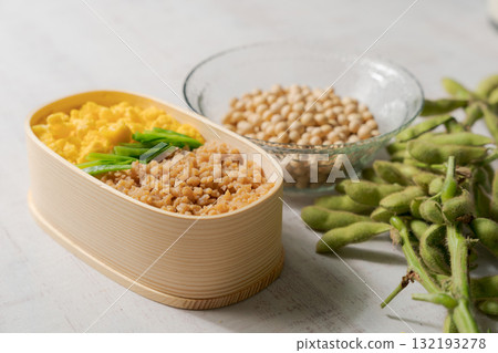 Delicious soy minced meat bento 132193278