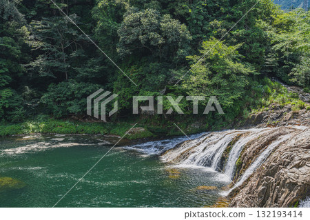 A beautiful view of the flowing ivy stream surrounded by fresh greenery in Toei Town (Aichi Prefecture) A beautiful view of the flowing ivy stream surrounded by fresh greenery in Toei Town (Aichi Prefecture) 132193414