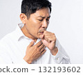 中年男子咳嗽 1 張 AI 生成的圖像 132193602