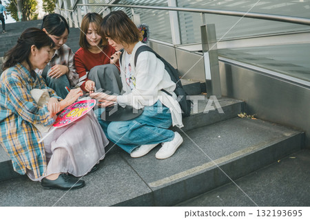 朋友 女生 女孩 132193695