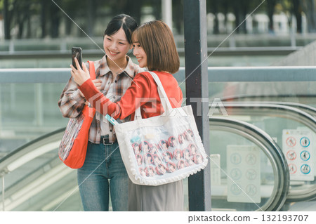 女生 女孩 女性 132193707
