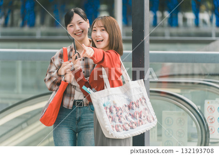 女生 女孩 女性 132193708