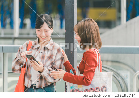 女生 女孩 女性 132193714